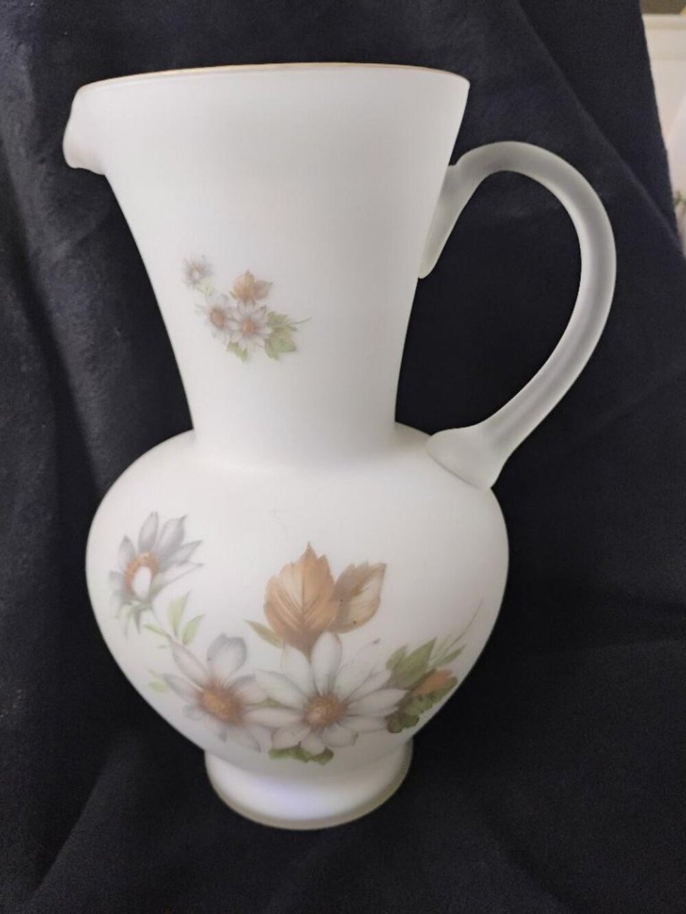 Cased satin glass vase with daisies